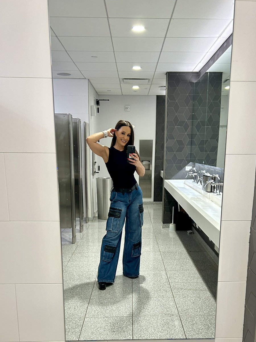 Mirror mirror 🪞 on the wall… Thank you for making me look so tall <a href="/thereallisaann/">Lisa Ann</a>