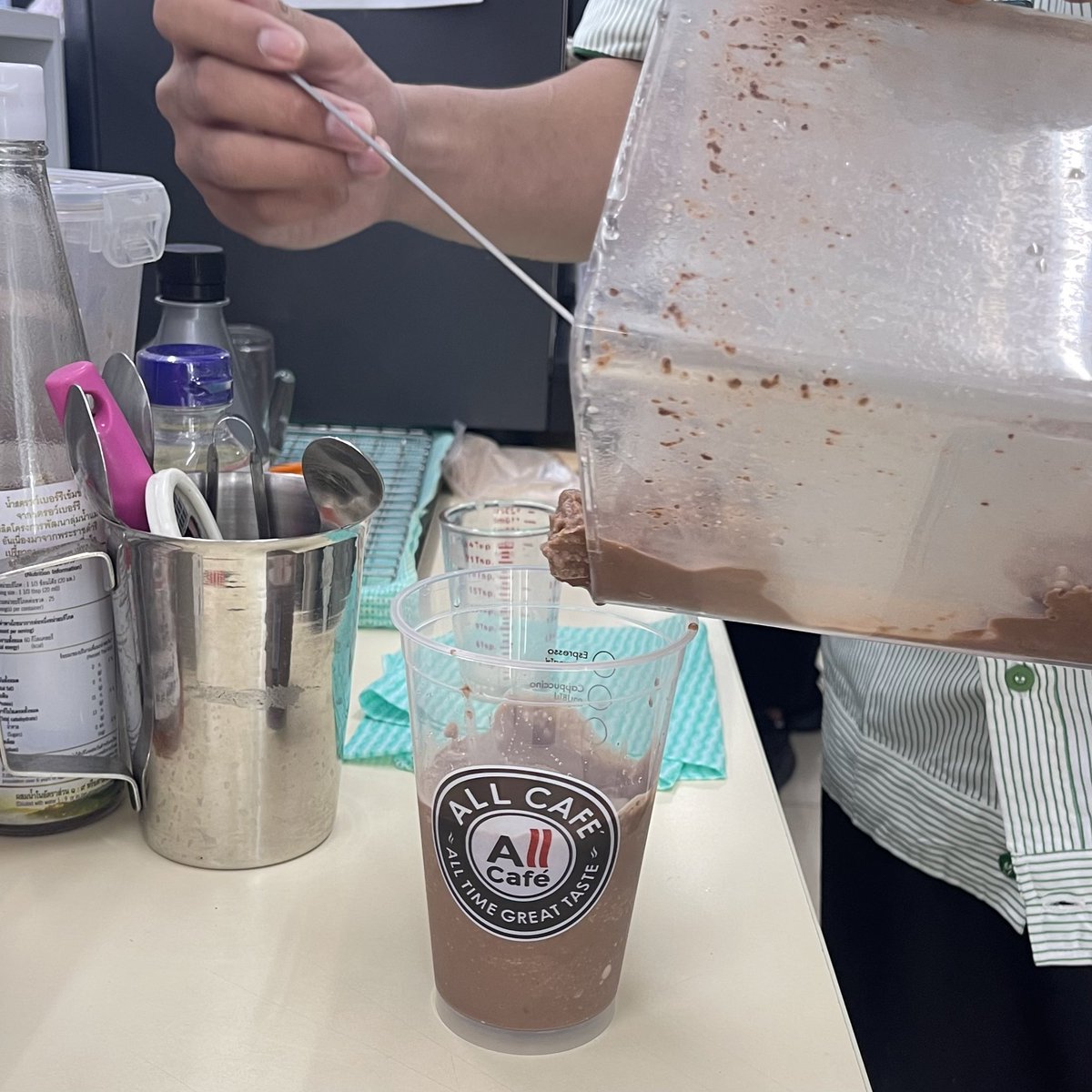 7UXYPA's tweet photo. เมนูนี้อร่อยมากกกก ช็อกโกแลตปั่น🍫+ท็อปปิ้งโคอะล่า มาร์ช กับ quanta break กินเเล้วเข้ากันสุดๆ #Allcafex4eve #Allcafe #รีวิวเซเว่น https://t.co/SLhdAoSX0a