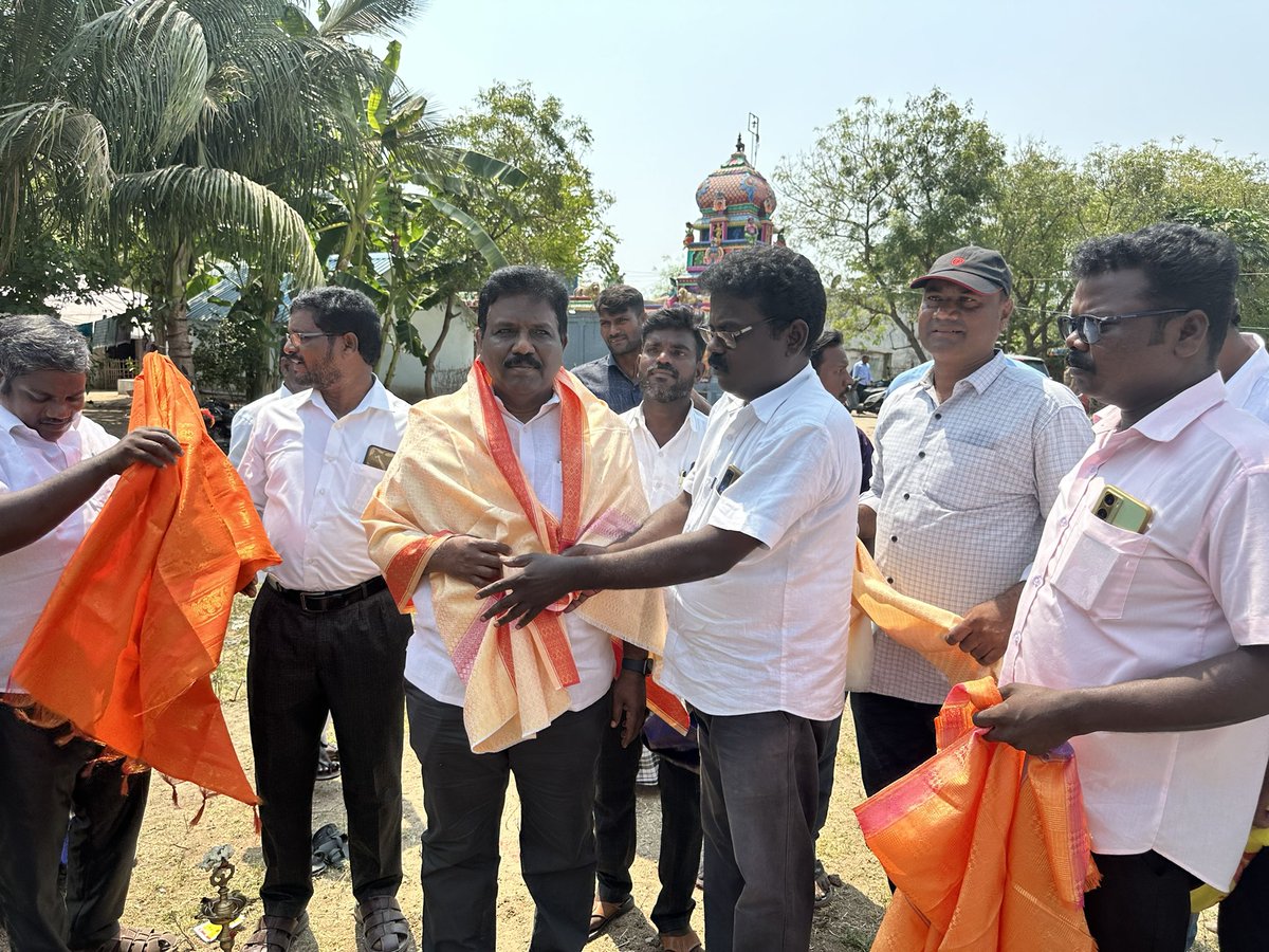 WriterRavikumar's tweet photo. அரசூரில் நாடக மேடைக்கு அடிக்கல் நாட்டினேன்

விழுப்புரம் நாடாளுமன்றத் தொகுதிக்குட்பட்ட அரசூரில் எனது தொகுதி மேம்பாட்டு நிதியின்கீழ் 8 லட்ச ரூபாய் மதிப்பீட்டில் நாடக மேடை கட்டுவதற்கு இன்று அடிக்கல் நாட்டினேன். https://t.co/NIW6D33LFI