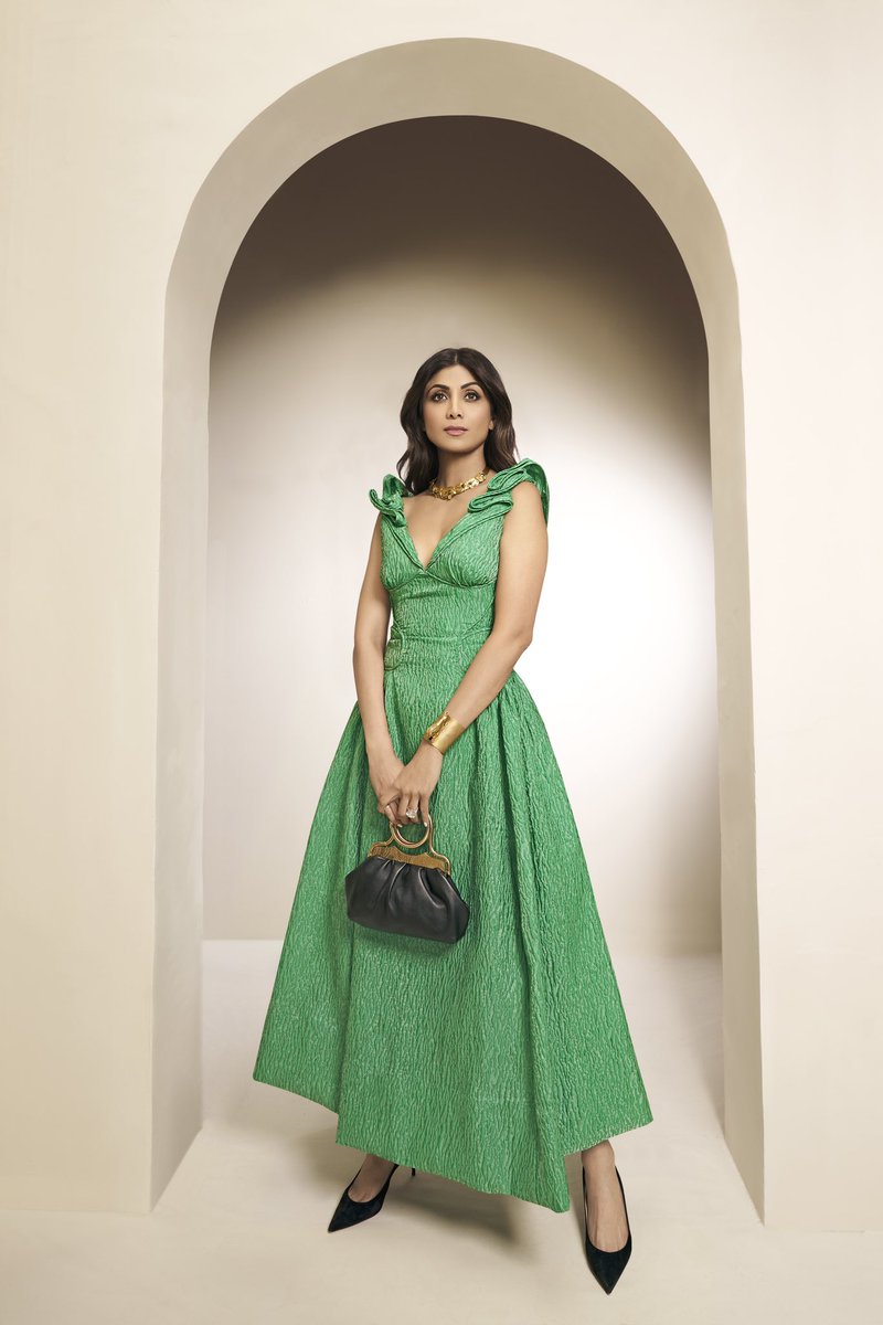 Grand in Green ✨📷📷  

#OOTN #glamgame #ShilpaShetty #kbke #trncard #ZeeCineAwards2024 

Follow : @Kbollywodke