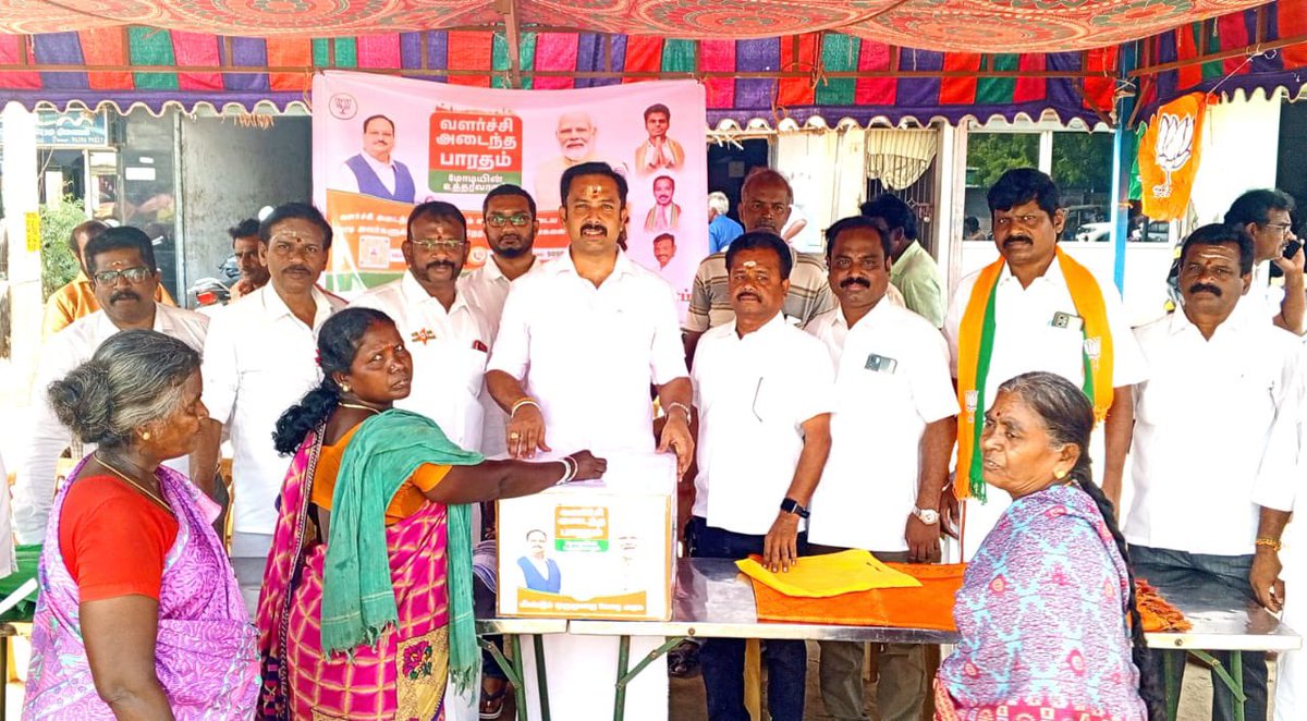 வளர்ச்சியடைந்த பாரதம் எனும் உன்னத நோக்கை அடைய மாண்புமிகு பாரதப் பிரதமர், உயர்திரு. நரேந்திர மோடி ஜி அவர்களுக்கு பொதுமக்கள் தங்களது ஆலோசனைகளை வழங்கும் நிகழ்ச்சி கரூர் மாவட்டம் முழுவதும் அனைத்து பகுதிகளிலும் நடைபெற்று வருகிறது.

அதில் , மத்திய மாநகர தலைவர் கார்த்திகேயன் அவர்கள்