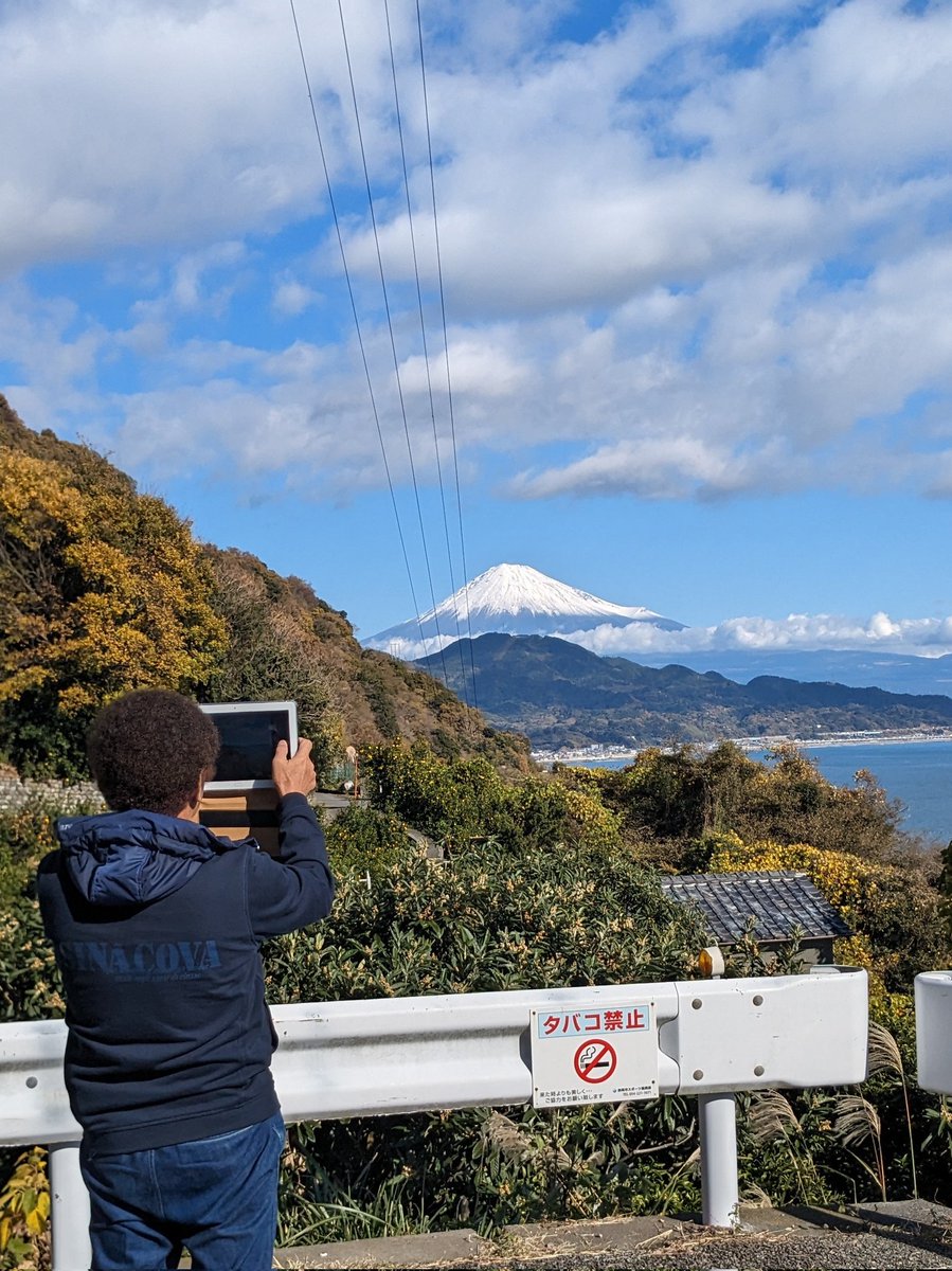 今日は雨で富士山が見えないですね〜🌧
この間は綺麗だったな〜🗻
