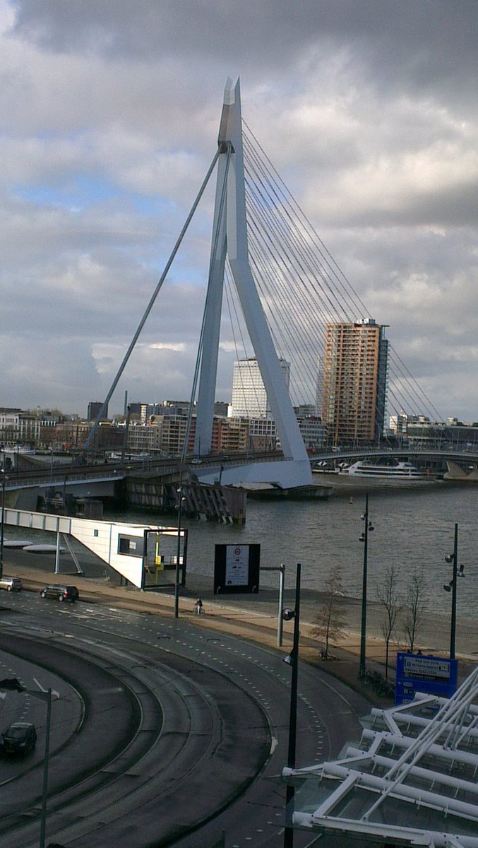 Goedemorgen........ Rotterdam,de Erasmusbrug .........wens jullie een fijne dag......