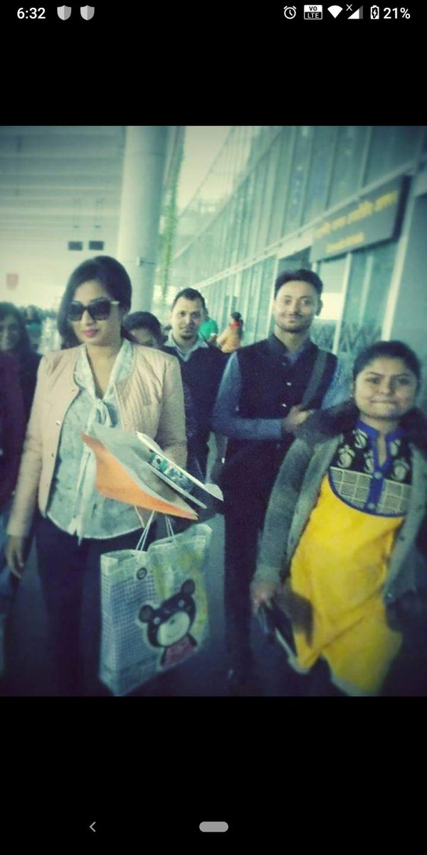 riyabanerjee1's tweet photo. Happy birthday didi @shreyaghoshal May God shower his all the  blessings upon you 💗My entire life is not enough to express that I much I adore you I worship you . Your devine music has created an other world within me where I live. Thank you for being in my life. 💗💗💗 https://t.co/kFmEBsgsCp