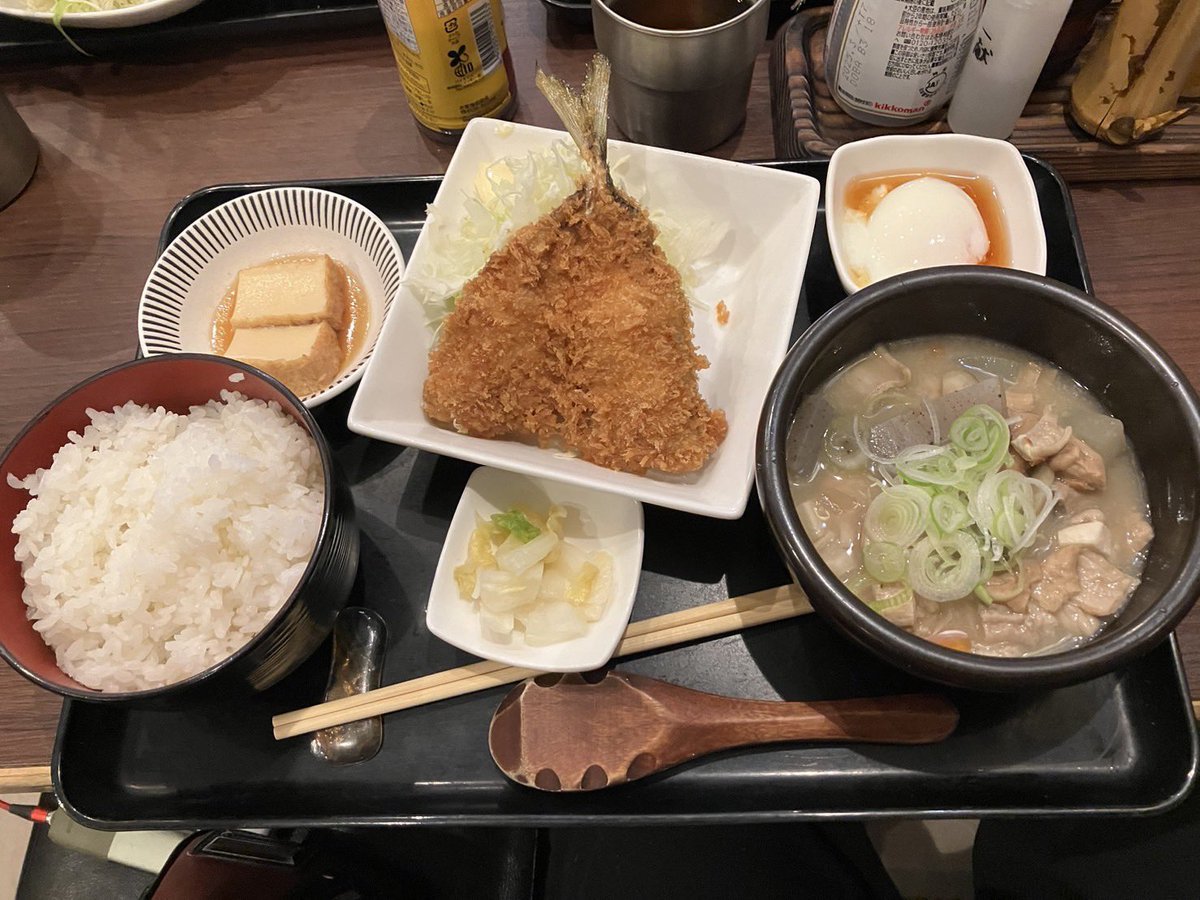 shiboreAA's tweet photo. 昨日〜鯵釣り🎣夜の部写真撮るの忘れちゃった。ランチでも定食食べてきた〜☺️ https://t.co/HP1AyNXDrR