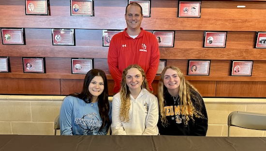 Upper Dublin seniors Amy Ngo, Brighid Brady &amp; Nora Brady were recognized for committing to play collegiate basketball. <a href="/udhs_athletics/">UDHS Athletics</a> <a href="/UDHSCardinals/">Upper Dublin HS</a> <a href="/HolyFamilyWBB/">Holy Family WBB</a> <a href="/NeumannWBB/">Neumann WBB</a> 
suburbanonesports.com/article/conten…