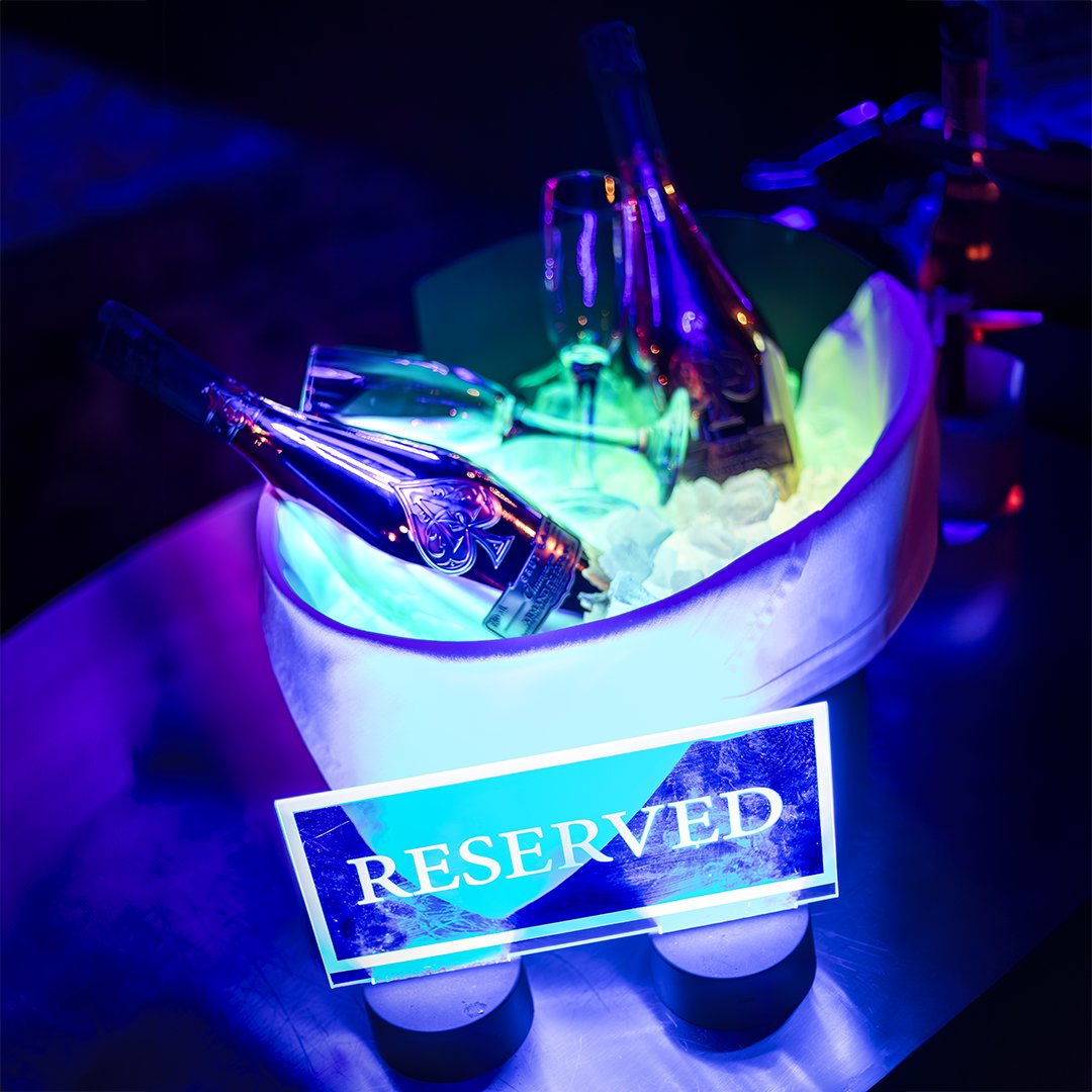 DiamondDenver's tweet image. Wanna feel special tonight? We've got a table reserved at Diamond's just for you! Adding fun to your weeknight! #DiamondClub #GlamourAndGrind #AceOfSpades #Reserved
