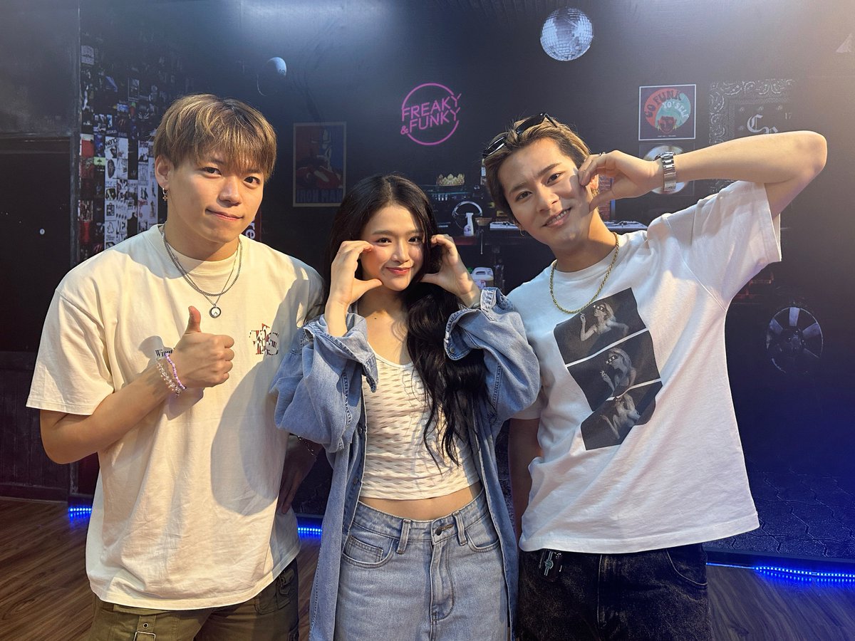 ballistik_fext's tweet photo. ⋱TikTok UP⋰

Yêu Nắm with #Linhka ✨
https://t.co/c69ycIOg50

#yeunam #bigdaddy #emilynguyen
#YOSHI #MIKU #BALLISTIKBOYZ https://t.co/ZkZIudYS6g