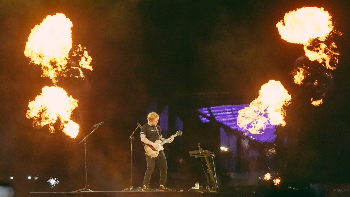 ovationprod's tweet photo. What an unforgettable night celebrating the 100th show of Ed Sheeran's + - = ÷ x Tour with the loudest crowd in Manila!

#EdSheeran #MathematicsTour

Photo credits: Denise Vina https://t.co/BL97zH7xgg