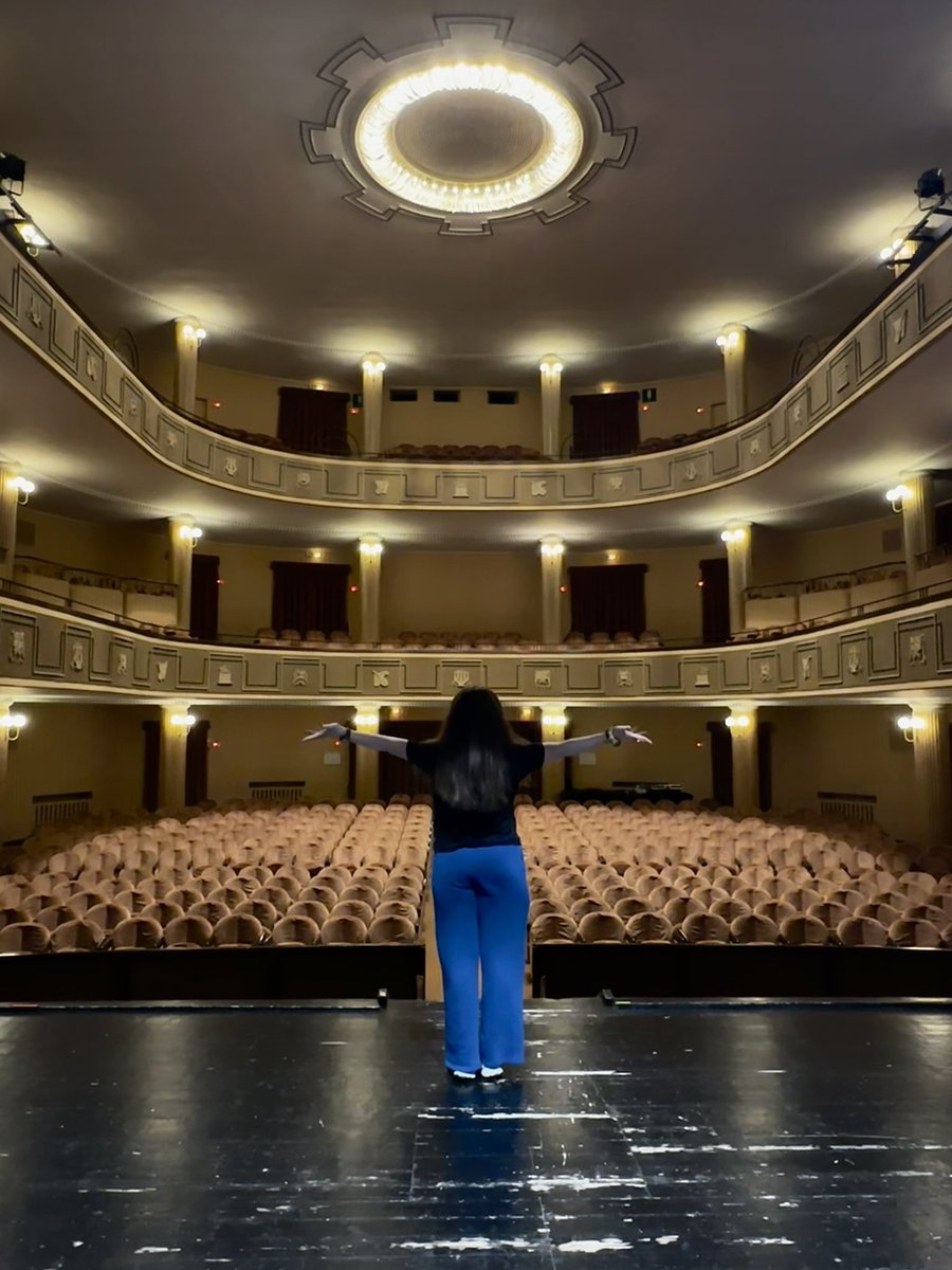 It’s a beautiful 2 show day here in the Dolomites🏔️🇮🇹 #WorkingActor #TheatreTour #actress