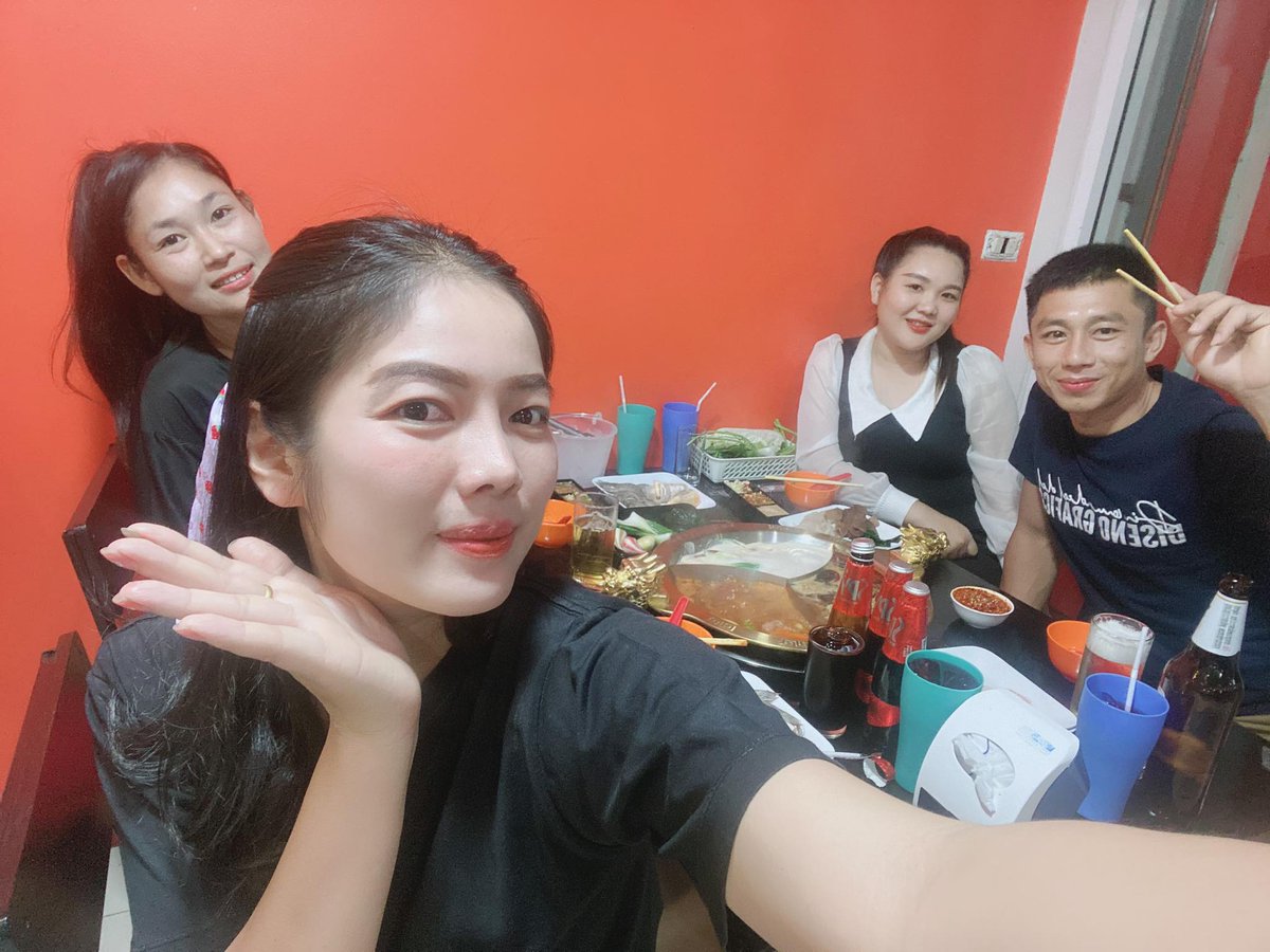 PThislun's tweet photo. ไม่มีหรอกเนื้อคู่ มีแต่หม้อชาบูที่อยู่ข้างๆ https://t.co/9eOjJRnd24