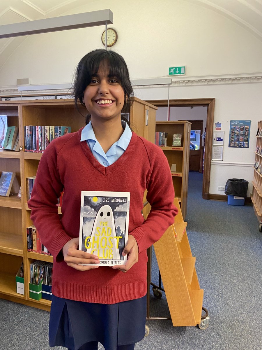 🏆 Awarded our first book prizes to Upper 4 students who completed their Reading Records in #LibraryLesson today! Well done to Beth and Marley, who chose Five Survive by @HoJay92 and @thesadghostclub Volume 1 by Lize Meddings. 📚#KeepReading @stgeorgesedin