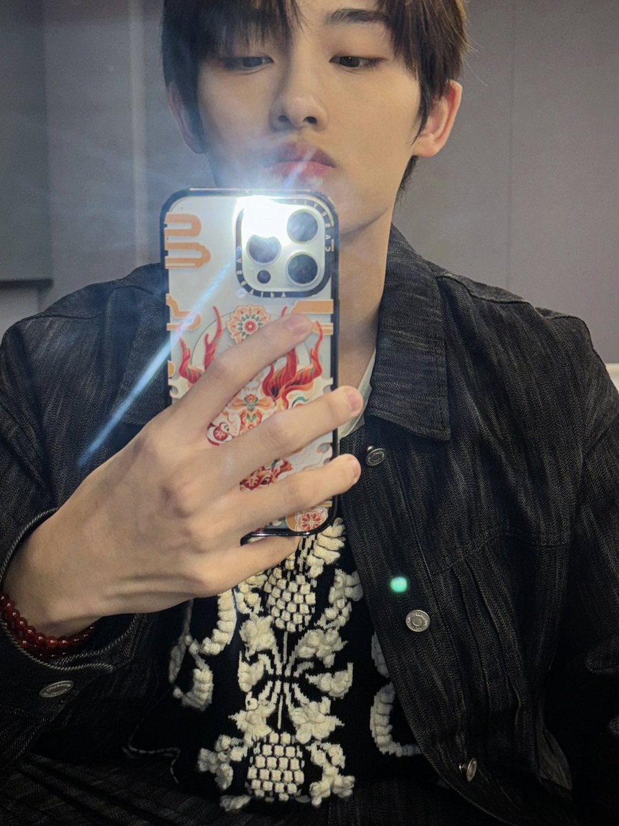 favocoy's tweet photo. 나는정말세상에이렇게생긴남자가있다는것에매일매일감사하며살아감 https://t.co/QPPqL4KlAp