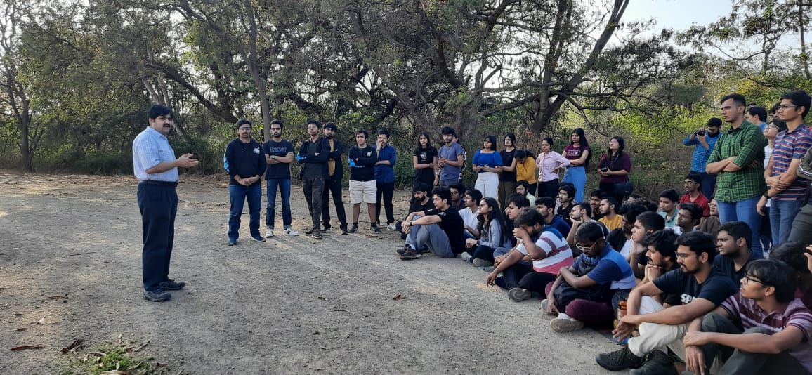 About 80 students from #Krittika, the #Astronomy Club of <a href="/iitbombay/">IIT Bombay</a>, visited the #GMRT on 8th March.  Among the highlights of this visit was an up-close exploration of the C03 antenna, where Kaushal Buch, one of our #GMRT engineers, described the antenna setup and its operation.