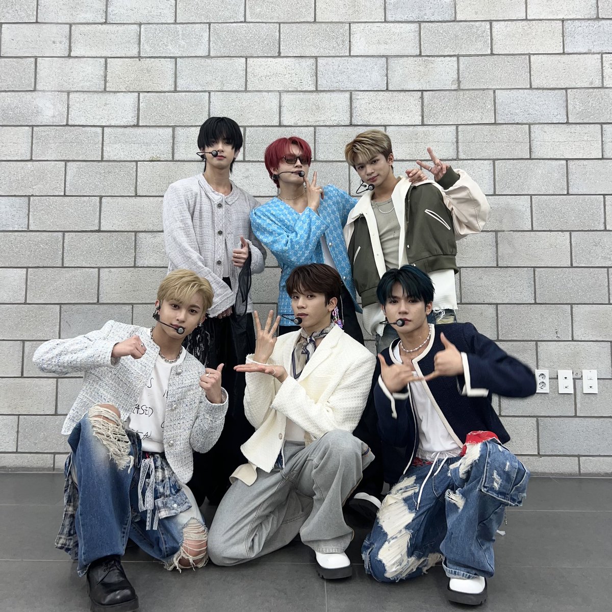 HORI7ONofficial's tweet photo. 2024. 03. 12.

@ SBS M <THE SHOW>

#HORI7ON #호라이즌 #LUCKY 🍀 https://t.co/gFKnXFwgfa