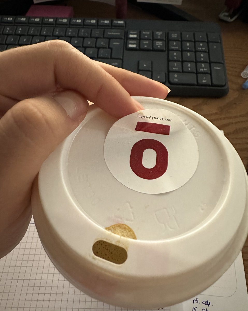 doomedmst's tweet photo. Adamlar soğumasın diye yapışkan bile yapıştırmışlar https://t.co/460bgdWNDk