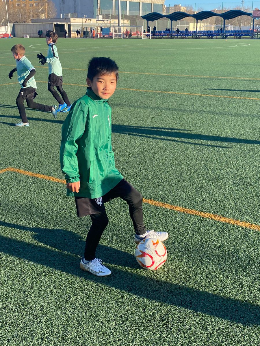 WakatakeGroupJP's tweet image. 現在 @SDHuesca_jp アカデミーでプレーする選手たち🏃‍♂️入団から数年が経っているかのような雰囲気ですが、実はついこの間入団した選手たち！⚽️

チームにも馴染み、チームメイトたちと仲良く真剣にサッカーと向き合っています💪

#immersionprograms #sinreblar #SDHAcademy #sdウエスカ
#VamosWakatake