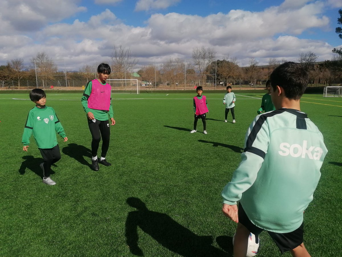 WakatakeGroupJP's tweet image. 現在 @SDHuesca_jp アカデミーでプレーする選手たち🏃‍♂️入団から数年が経っているかのような雰囲気ですが、実はついこの間入団した選手たち！⚽️

チームにも馴染み、チームメイトたちと仲良く真剣にサッカーと向き合っています💪

#immersionprograms #sinreblar #SDHAcademy #sdウエスカ
#VamosWakatake