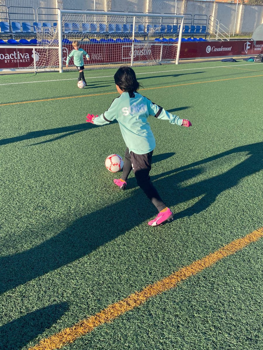 WakatakeGroupJP's tweet image. 現在 @SDHuesca_jp アカデミーでプレーする選手たち🏃‍♂️入団から数年が経っているかのような雰囲気ですが、実はついこの間入団した選手たち！⚽️

チームにも馴染み、チームメイトたちと仲良く真剣にサッカーと向き合っています💪

#immersionprograms #sinreblar #SDHAcademy #sdウエスカ
#VamosWakatake