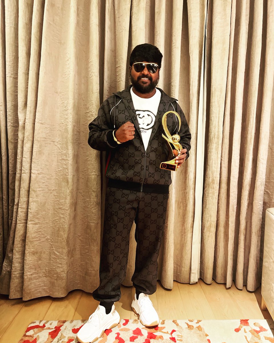 Thanks #zeeawards2024 for best #actiondirector for #jawan thank you director Atly brother