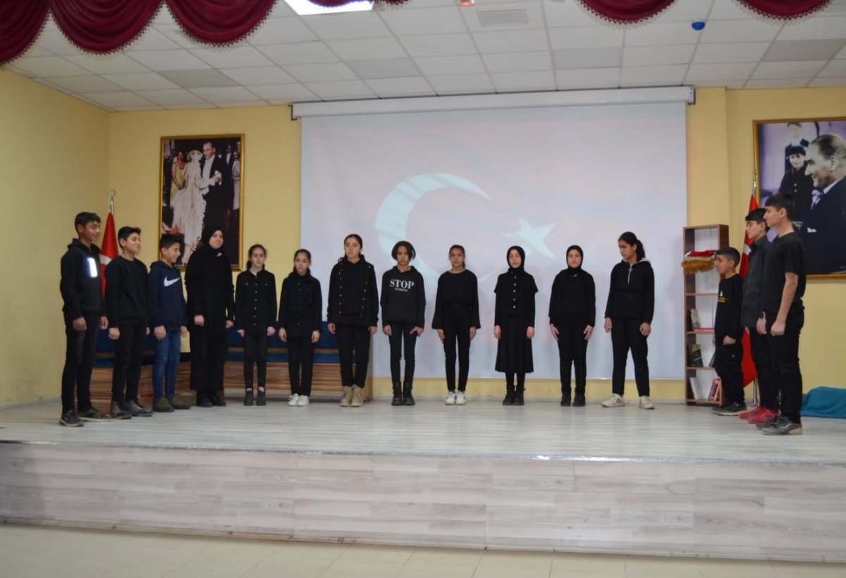 karacobanmem's tweet photo. 12 Mart İstiklal Marşı'nın Kabulünün 103.Yılı ve Mehmet Akif ERSOY'u Anma Günü programı d��zenlendi. Programa Kaymakamımız Sn Hacı Kerim MERAL, Milli Eğitim Müdürümüz Sn Muhlis KARAKURT ve kurum amirleri katılım gösterdi. @Erzurum_Mem @yakupyildiz024 @bilallyuksel @HalitALAGZ2 https://t.co/uUHcO2wijt