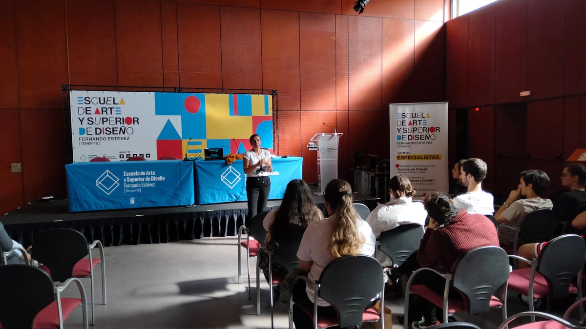 easd_tfe's tweet photo. 🫶 La semana pasada tuvimos el placer de recibir en nuestra escuela a María Isabel Cruz Cabeza, enfermera que nos presentó el proyecto Un regalo de vida, sobre la donación de órganos, tejidos y células. 

🗣️ La charla forma parte de los Ejes de la Red Educativa Canaria-InnovAS. https://t.co/nmcpZ4PbP7