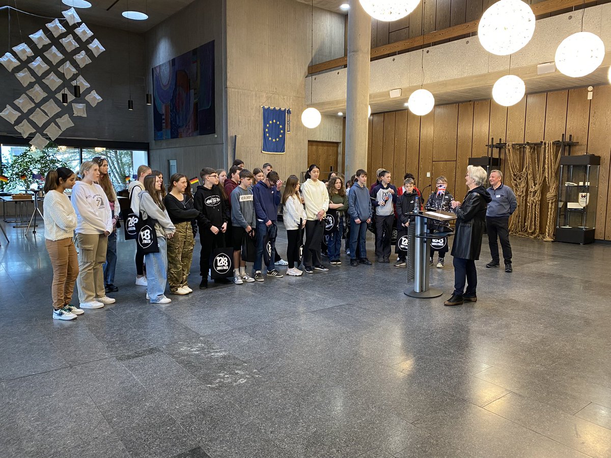 This morning DHFS exchange students had an audience with the Mayor of Sindelfingen &amp; representatives of the Town Twinning Society, hearing about the links between our towns. So great to hear about the foundations of this longstanding relationship. 🇩🇪🇬🇧🇪🇺 <a href="/DHFSUpdate/">D H F S</a> <a href="/DHFSErasmus/">DHFSInternational</a>