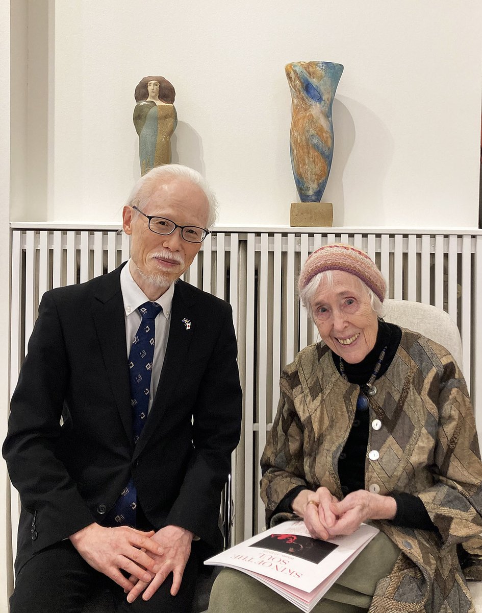 Mina djupaste kondoleanser till Lisa Larsons familj; jag är fruktansvärt ledsen över att höra om deras förlust, desto mer då jag själv berördes av hennes varma konst och hjärta. Lisa och hennes verk är oumbärliga bidrag till det kulturella utbytet mellan Japan och Sverige.