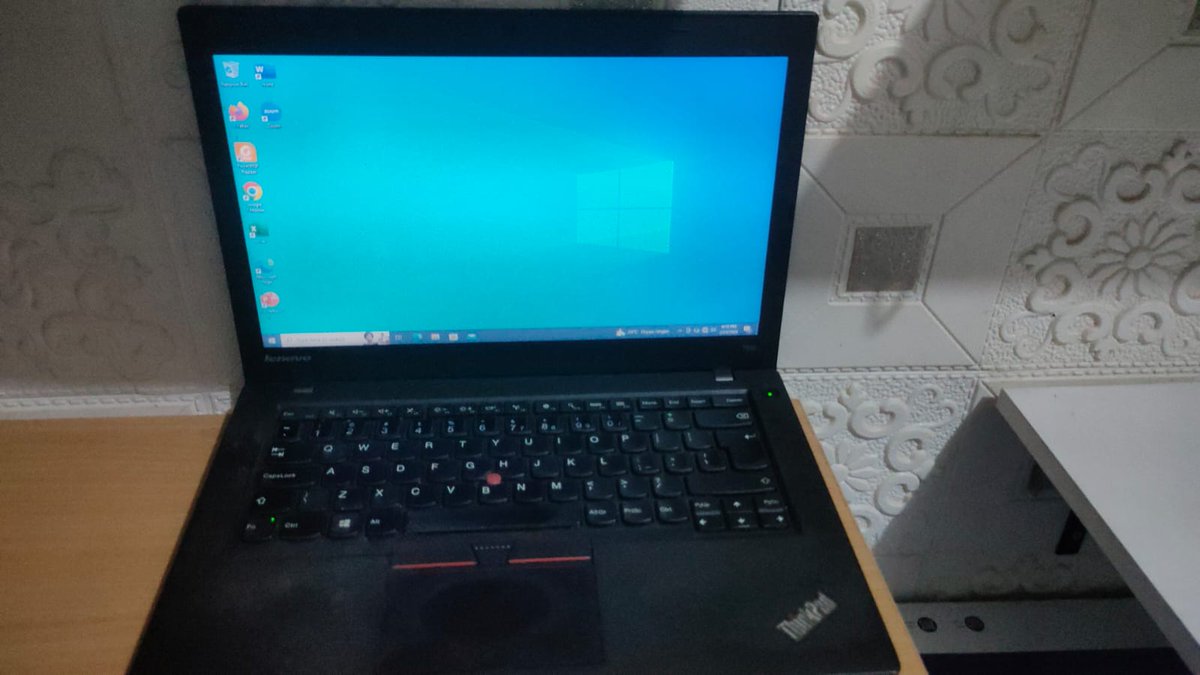 SuperSanztyz's tweet image. tinggal 1 habisin sekalian. laptop second Lenovo thinpad 450
i5 gen 5
ram8gb
ssd256gb
windows 10 pro
murah aja 3,1jt nego
bonus tas+mouse wireles
lok semarang 
#zonauangᅠᅠ
#laptopsecond