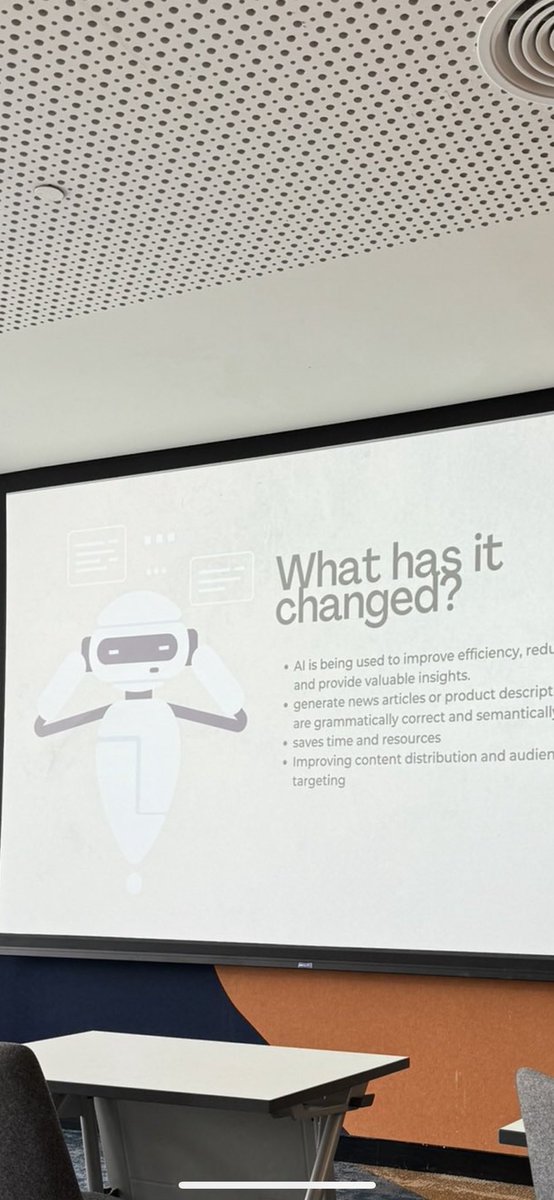 Manalmhii's tweet image. First Ramadan in Dubai as an exchange student! And my fist class by fasting #BCM112