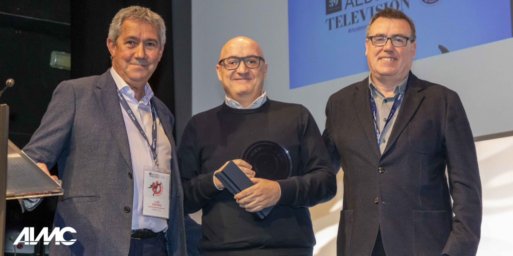 AIMC (@aimc_es) on Twitter photo Todavía con la resaca de #AedemoTV2024, recordamos el Premio AIMC a la Ponencia más Innovadora, que recayó en <a href="/victorgil/">Víctor Alejandro Gil</a> de <a href="/s4insights/">Science4Insights</a> por su ponencia "¡Dímelo bailando!"
Entregó el premio Jordi Català, Presidente de AIMC. ¡Enhorabuena! Todavía con la resaca de #AedemoTV2024, recordamos el Premio AIMC a la Ponencia más Innovadora, que recayó en <a href="/victorgil/">Víctor Alejandro Gil</a> de <a href="/s4insights/">Science4Insights</a> por su ponencia "¡Dímelo bailando!"
Entregó el premio Jordi Català, Presidente de AIMC. ¡Enhorabuena!