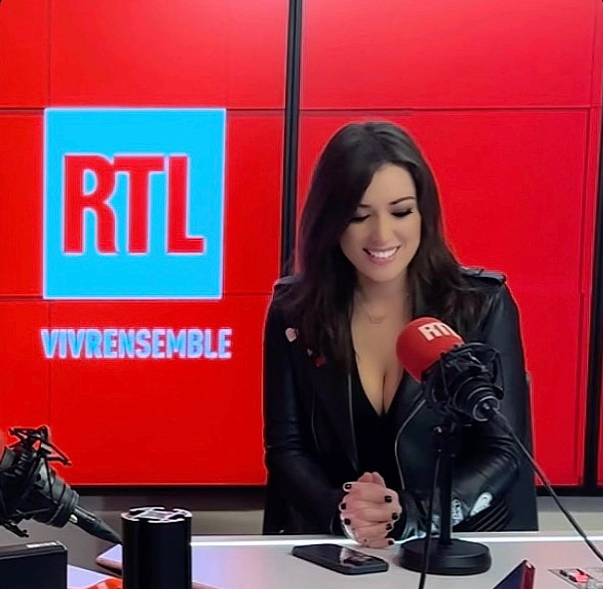 Rdv demain à 19h35 sur @RTLFrance 💋 #elsaesnoult #promo #radio #rtl