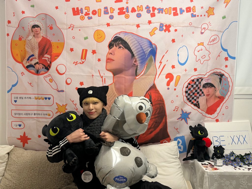 "Byounggon, smile a bit, I am taking pictures~^^"
"Byounggon : Yes~^^"

#bxintl_trans
#BX #이병곤 #CIX