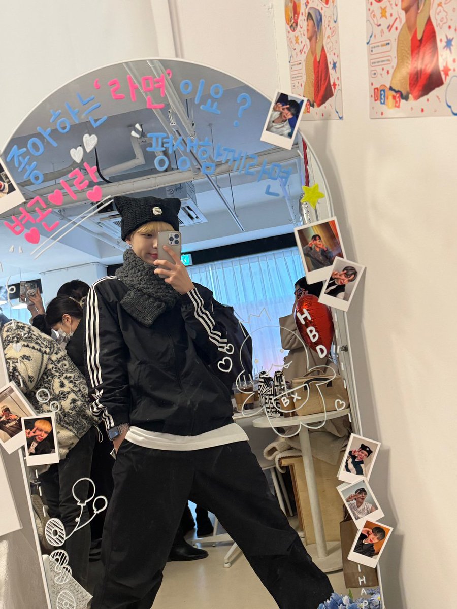 "Mirror selfie, its not winter selfie, its mirror selfie. Everyone smile~^^" 

//Winter and mirror in hangul sounds almost the same
#bxintl_trans
#BX #이병곤 #CIX