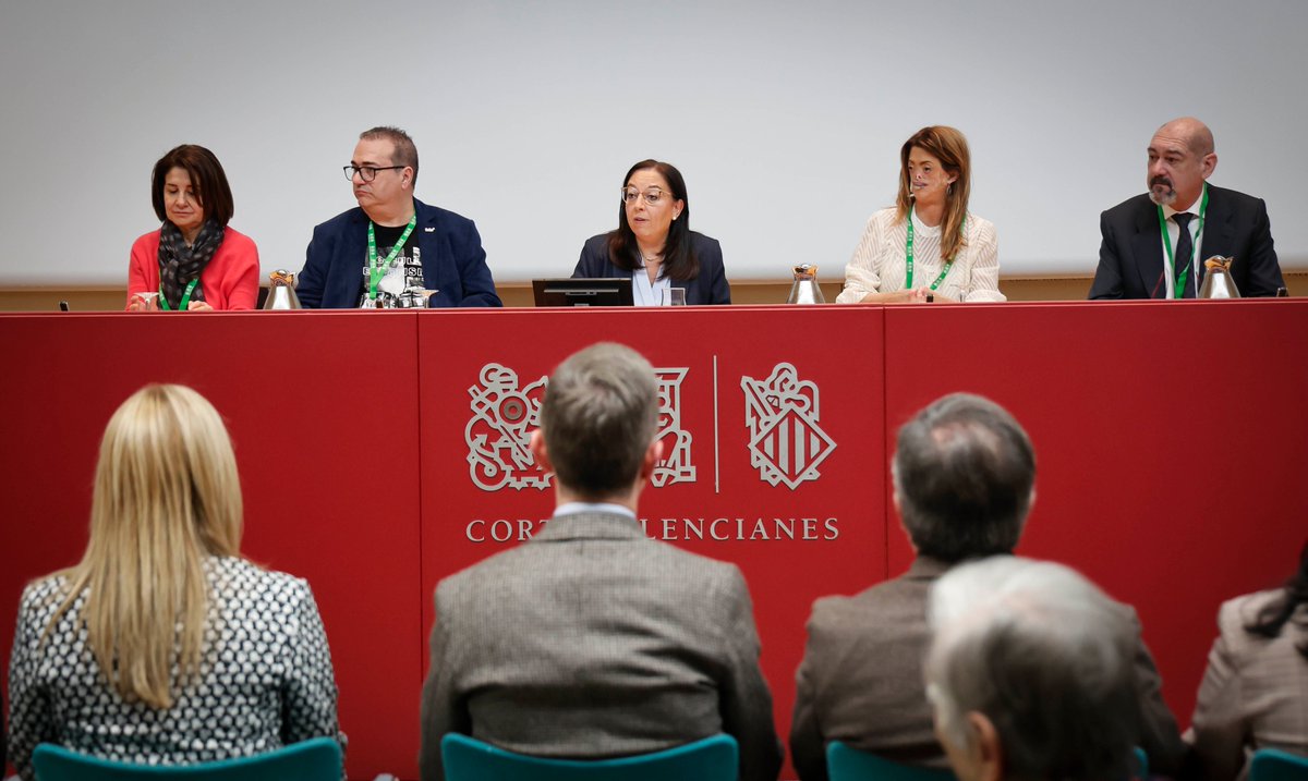 cortsval's tweet image. 📸 Les @cortsval se suman a las reivindicaciones de la Federación Española de Enfermedades Raras @FEDER_ONG 

🗣️ @LlanosMasso: "Muchas de esas enfermedades son prácticamente imposibles de prevenir, pero lo que sí es posible, es dar respuesta y apoyo a las familias"