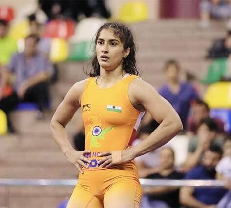 हमारे देश की Media का बुरा हाल है !! कल @Phogat_Vinesh ने 50 Kg में Olympic Qualifying Trials में जीत हासिल की है और Vinesh Phogat पहली भारतीय पहलवान है जिसने एक Weight Category में नहीं बल्कि 2 Weight Category में Trials दी है पर ये हमारे देश की मीडिया नहीं दिखाएगी !! बहुत ही