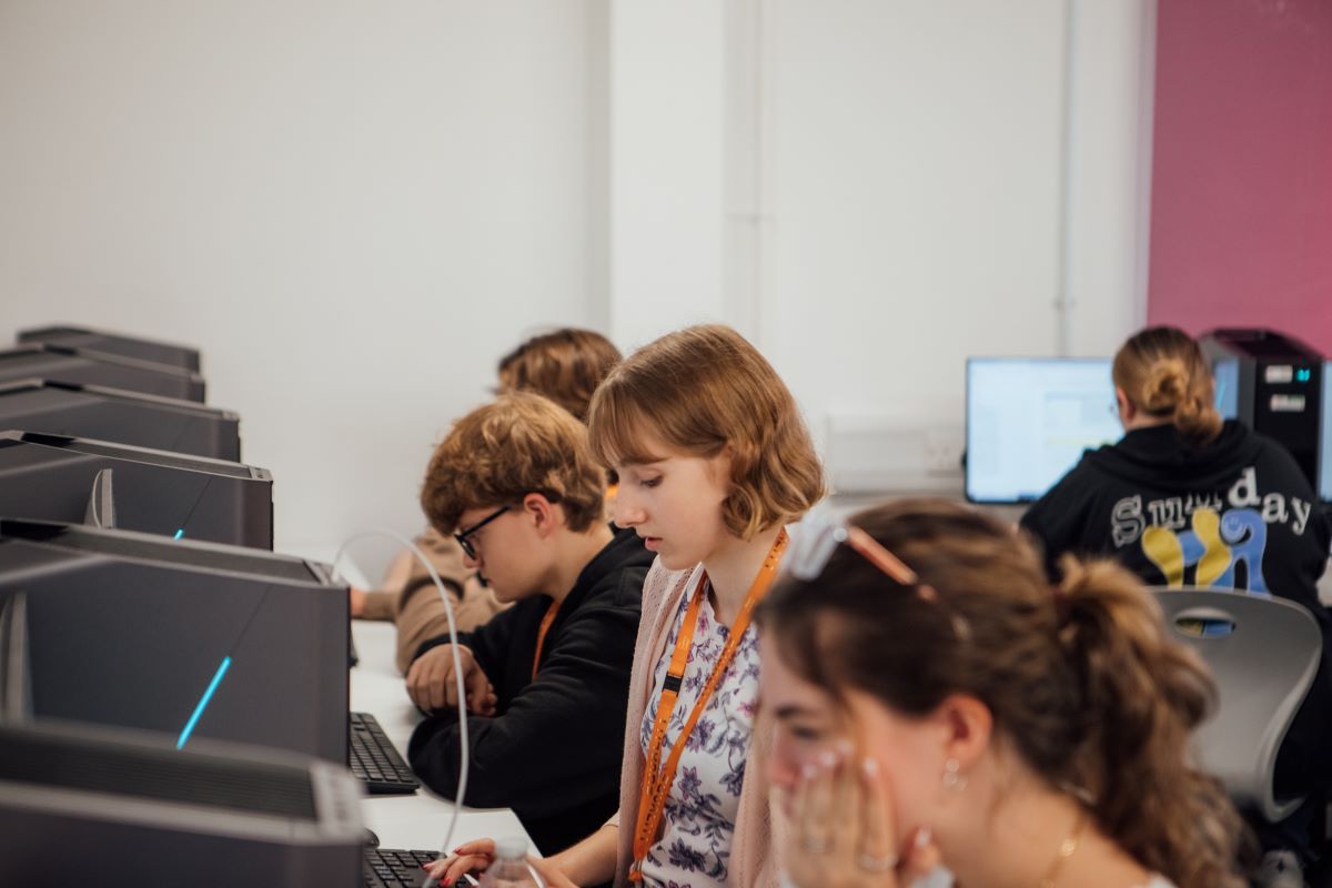 Sheff6thForm's tweet image. At our Sixth Form Open Day this Wednesday, you'll be able to speak with our tutors about studying on any of the below A Level pathways:
💼 Business
🌳 Environmental Science
👩‍⚖️ Law
🧪 STEM
📕 Humanities
🎨 Creative
🖊 Writing

Click here to book your place: ticketsource.co.uk/the-sheffield-…