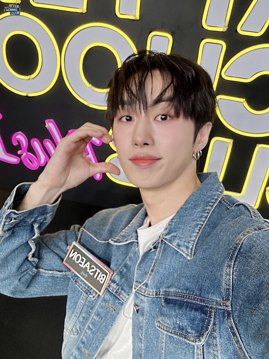 arirang_ASC's tweet photo. [M.O.N.T]
⠀
라이브 실력부터 토크 센스까지 - !
모두 다 갖춘 완벽한 그룹 몬트✨💕
첫 출연에 긴장도 했지만
우리 멤버들 엄청 잘했죠 그쵸?! 😎🫳🏻
열심히 응원해주신 민트 여러분도 감사합니다♡
그럼 우리는 다음 컴백 때 또 만나요 🫶🏻
⠀
#MONT_ASC #MONT @MontOfficial https://t.co/iKGKEzZX0k