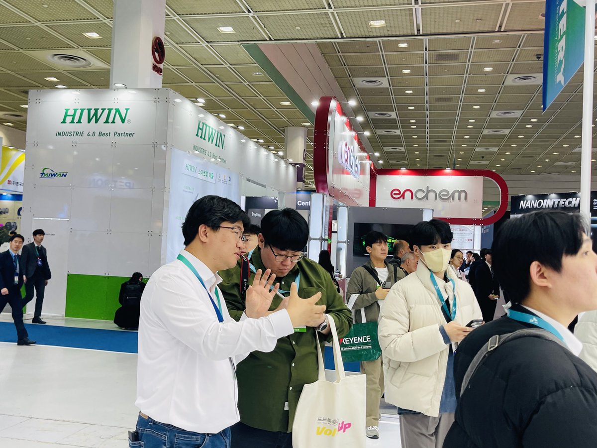 GREENPOWER1998's tweet photo. Journalists from many media outlets such as Industry Daily, Electric Newspaper were interested in Green Power that participated in InterBattery 2024. See you next year. Green Power! #greenpower #bts #interbattery2024 #kbattery #cycler #formation #battery https://t.co/c6hEtjr9x7