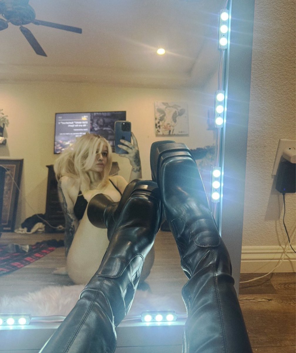 FindomScarlett0's tweet photo. I want a little bitch lap dog to boss around. 😩

findom finsub paypig cashcow humanatm feetslave ass https://t.co/5KjHK6Bgfe