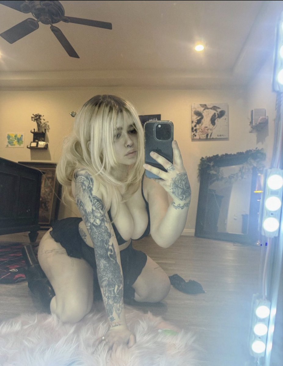 FindomScarlett0's tweet photo. I want a little bitch lap dog to boss around. 😩

findom finsub paypig cashcow humanatm feetslave ass https://t.co/5KjHK6Bgfe