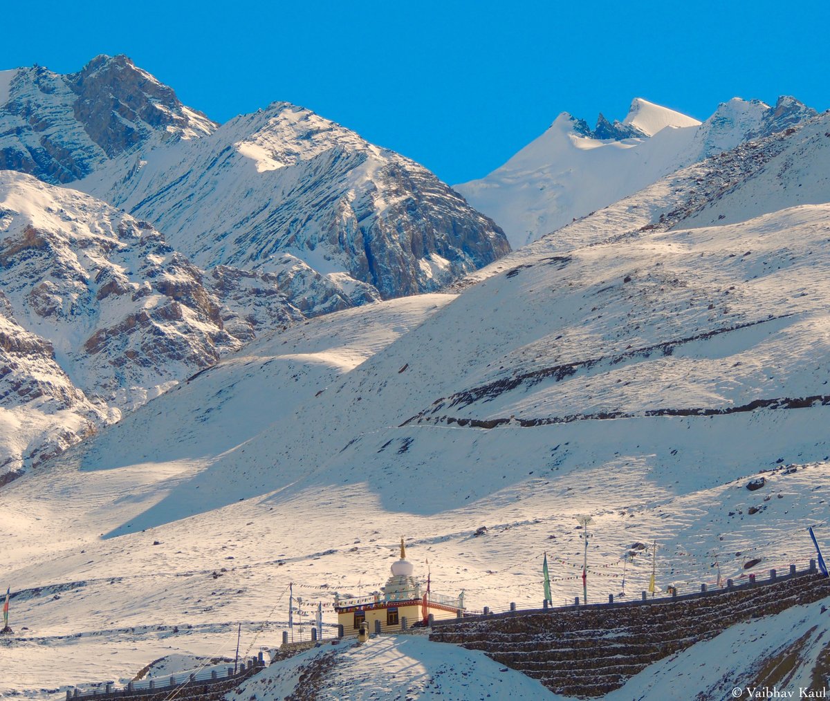 A stupa in the stupendous realm of Losar below Kunzum La