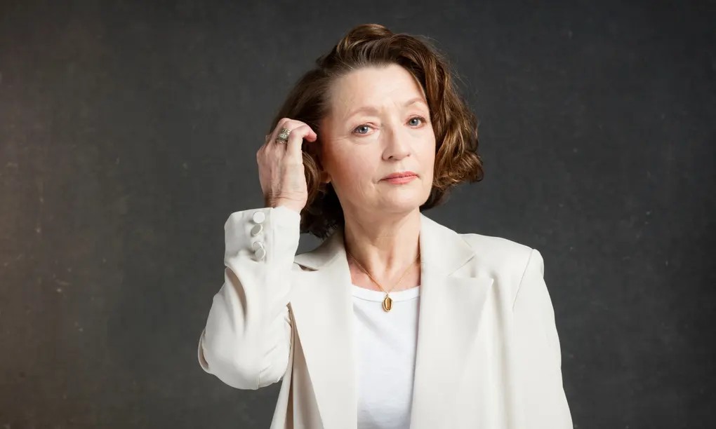Happy birthday to the brilliant British actress Lesley Manville who was born on this day in Brighton in 1956. #LesleyManville #Brighton #PhantomThread #AllOrNothing  #DanceWithAStranger #AnotherYear #HighHopes #SecretsAndLies #VeraDrake #TheCrown #Mum #GrownUps #MrTurner