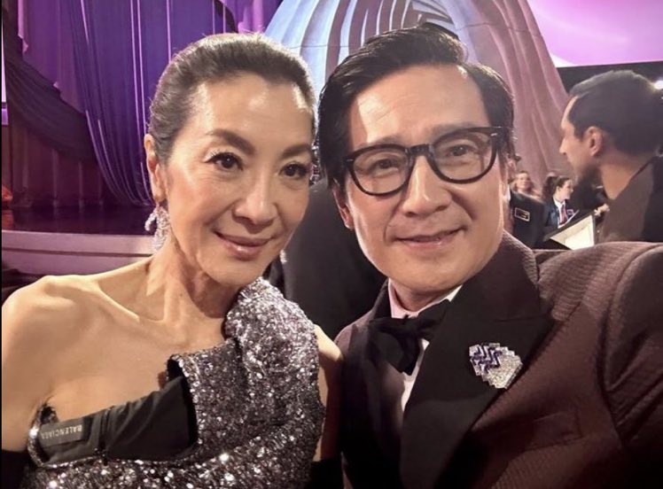 KE POSTED THE SELFIE😭 IM CRYINGGG thkq parents for coming back to us