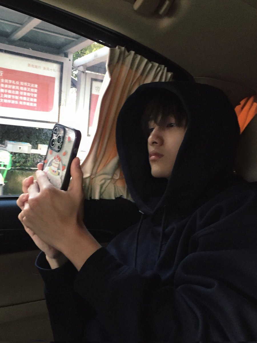 Winwin_France's tweet photo. #WINWIN a publié sur Weibo !

"#HelloMarch Aller au travail, quitter le travail, regarder des films"

https://t.co/TPmTdCwQoF