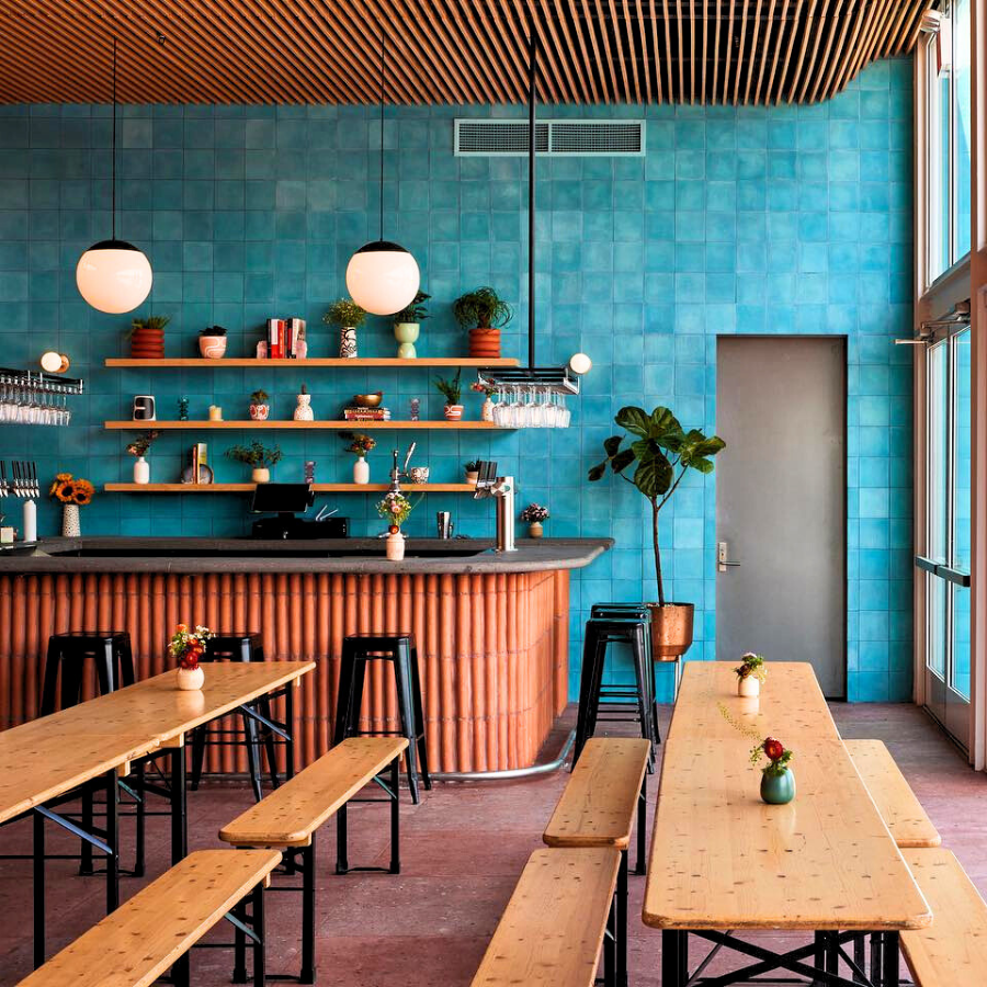 Our opal globe black pendants look fab in this Brooklyn brewery /pizzeria 🍻 🍕

#dykeanddean #dykeanddeanlighting #tradelighting 
#pizzaandbeer #brooklyn

Architecture and interiors by Bench Architecture
📸 by Nicholas Venezia