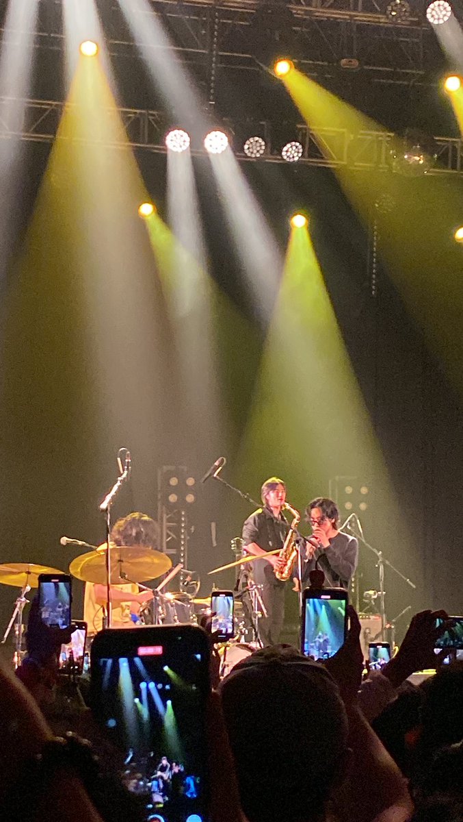 News5PH's tweet photo. WAVE TO EARTH IN MANILA: DAY 1

Narito ang ilang kuha sa day 1 ng #TheFirstEraConcert ng bandang #WaveToEarth kagabi, March 11.

Kinanta nila ang ilan sa kanilang hit songs na “Bad”, “Sunny Days”, “Season”, at “Light”. #News5

📸: Aceelaine Duron/ Lace Anne Ebuña https://t.co/n5l3Ny4hdl