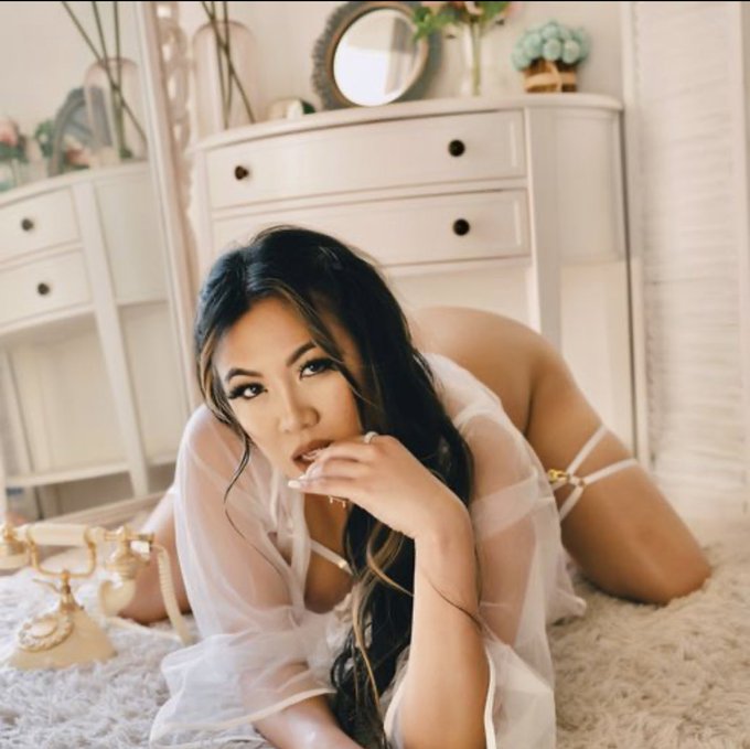 Follow me on  https://t.co/Ll5fzcBBkN https://t.co/mdCIz9cXSw