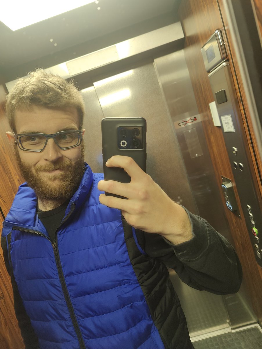 Passez une belle journée ! On se retrouve ce soir en live sur <a href="/hell_let_loose/">Hell Let Loose</a> !