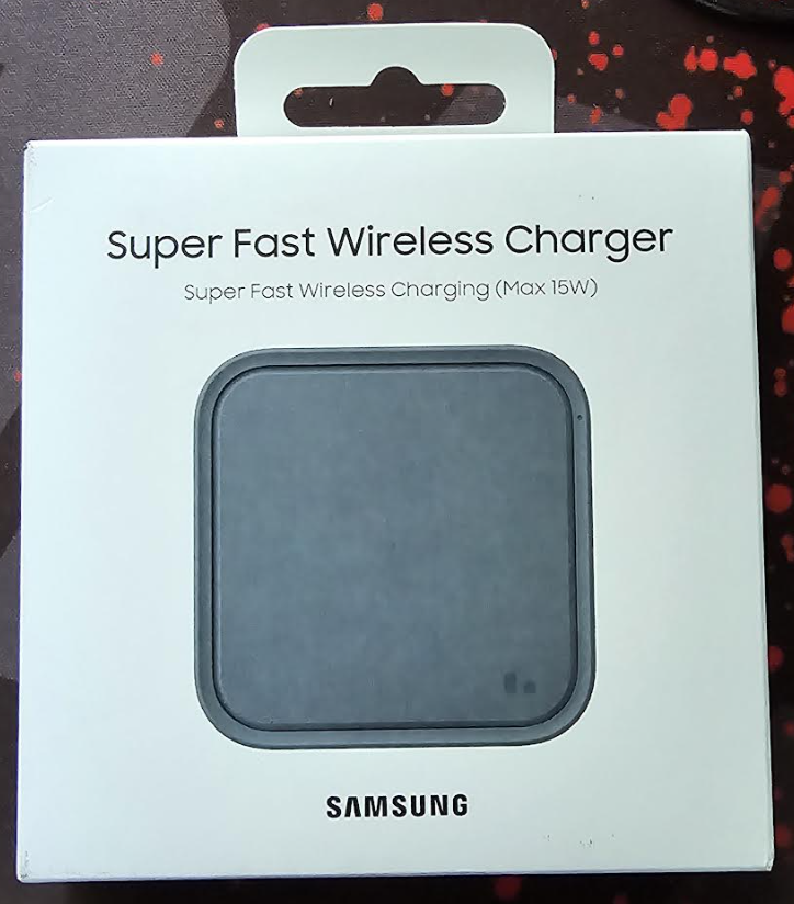 RaviRaghavaS's tweet photo. @MTNza Issue is i received the single super fast wireless charger though i ordered for the double super fast wireless charger. https://t.co/RZw6gFVJQ8